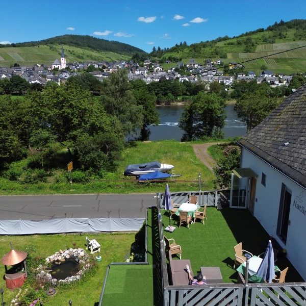 Ansicht der Pension mit Blick zur Mosel